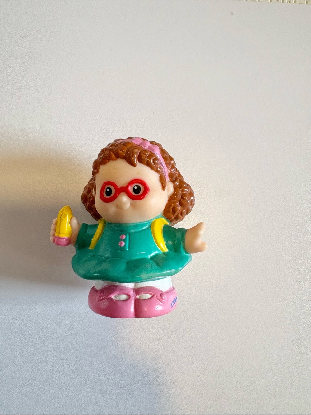 ⭐️ Fisher Price Little People Vintage Maggie School Girl Figure (2001)